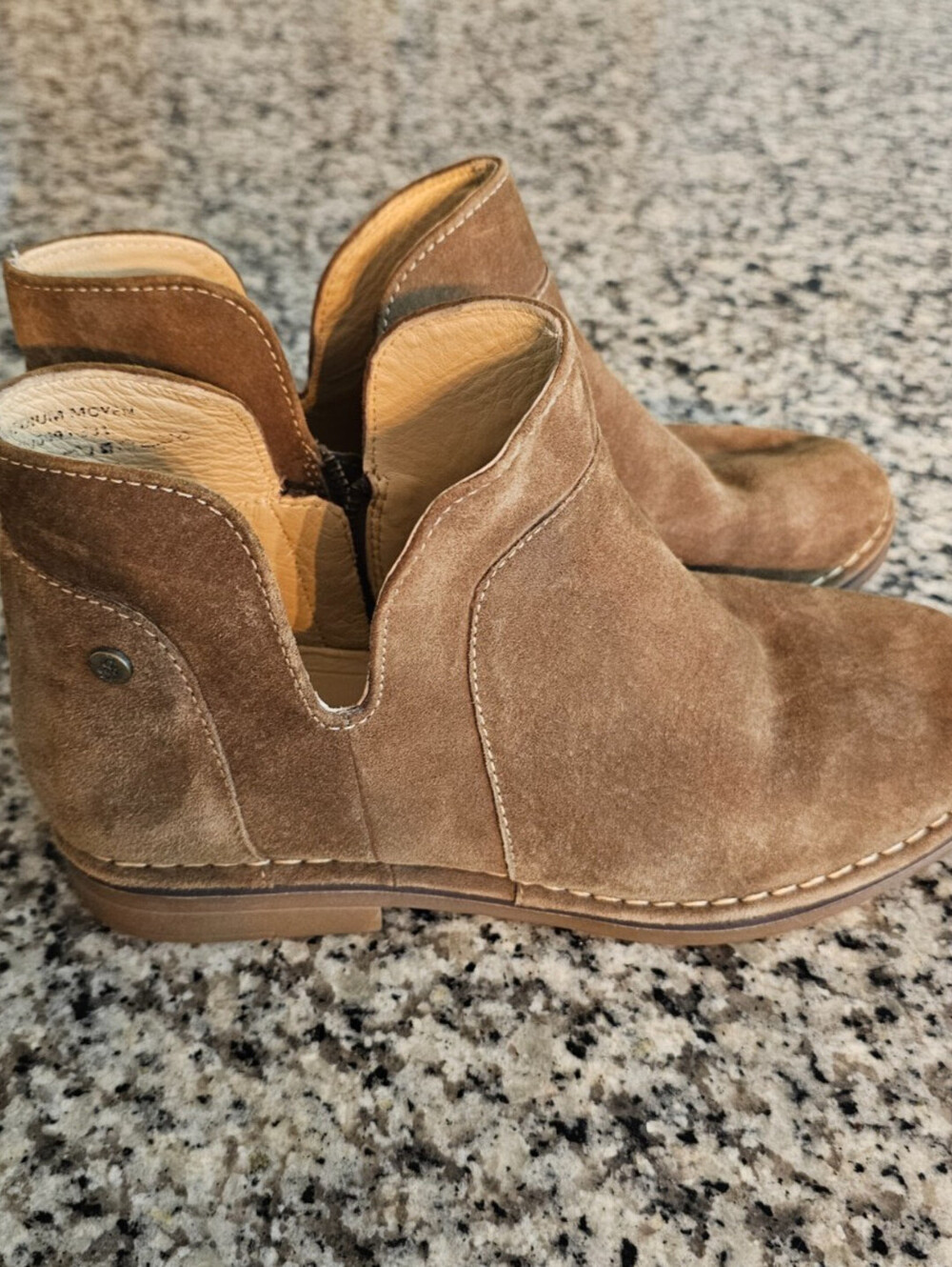 Hush Puppies Women's Sz 8.5 Claudia Catelyn ankle boots Brown Suede